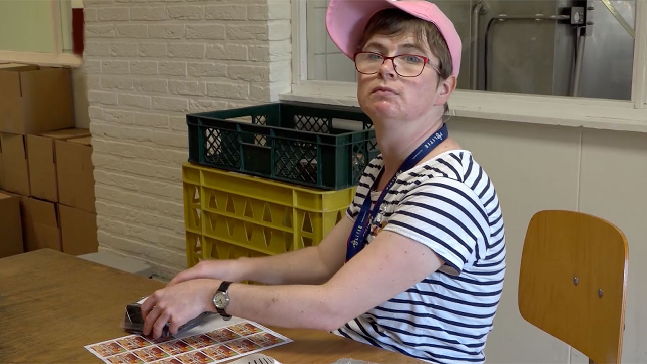 Gwendolyn werkt in de bakkerij