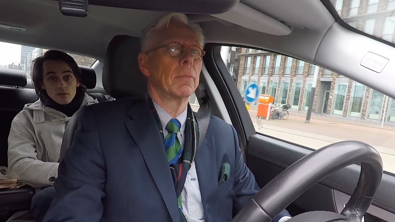 "Zal ik je helpen met navigeren?"