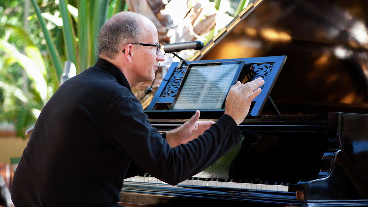 Pianist en dirigent Maarten van Veen op het Hortus Festival