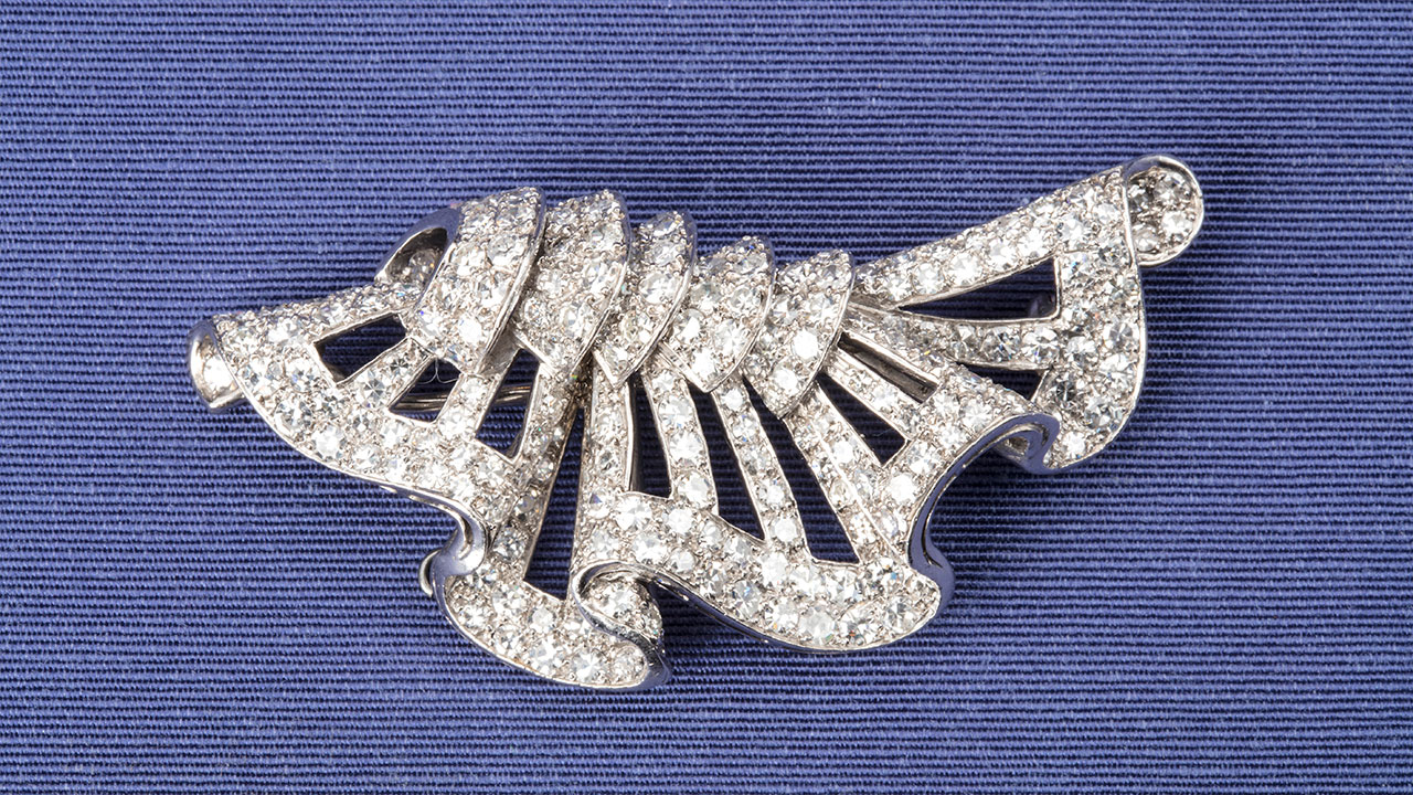 TKK-4-11-Belvédère-draperie-broche.jpg