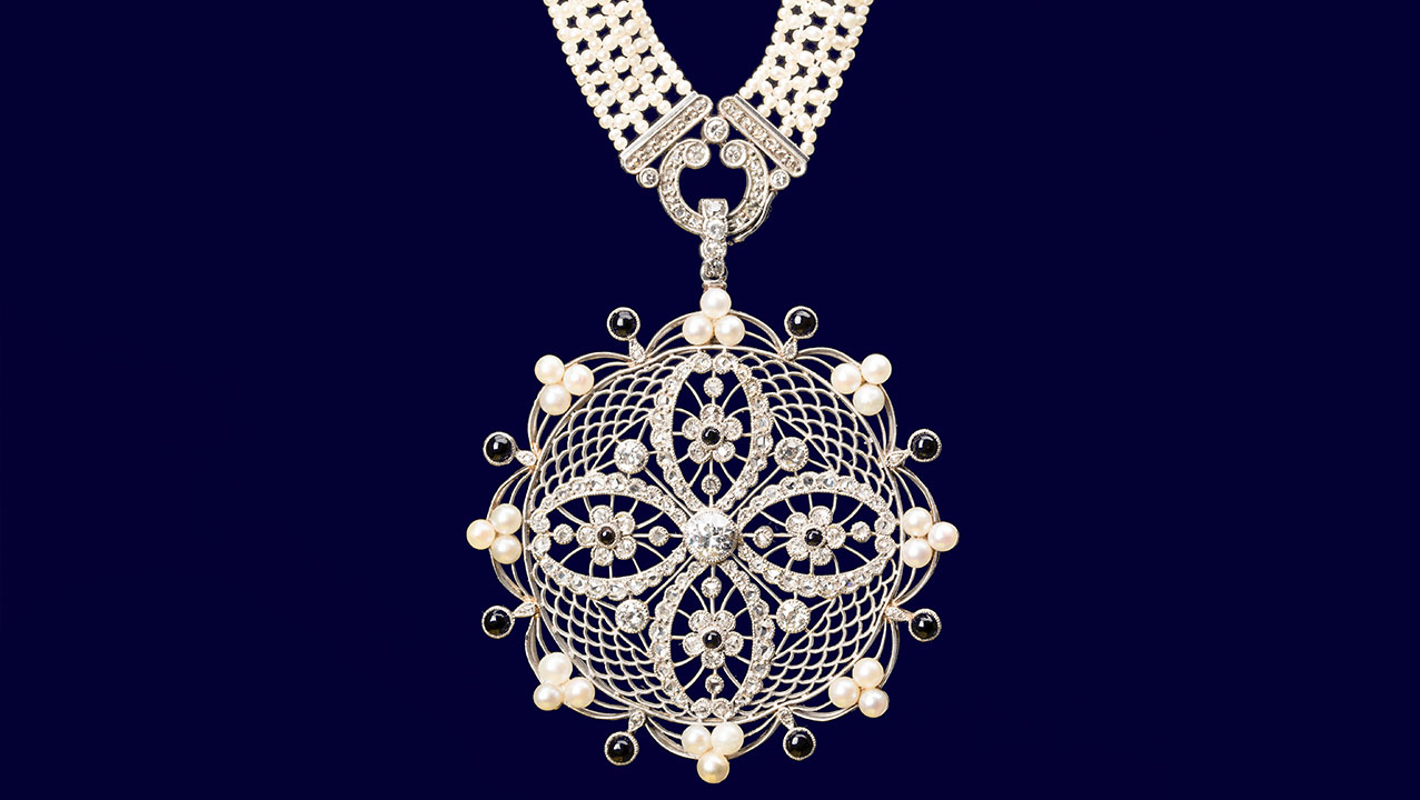 TKK-20-11.-Belve__de__re-collier-hanger.jpg