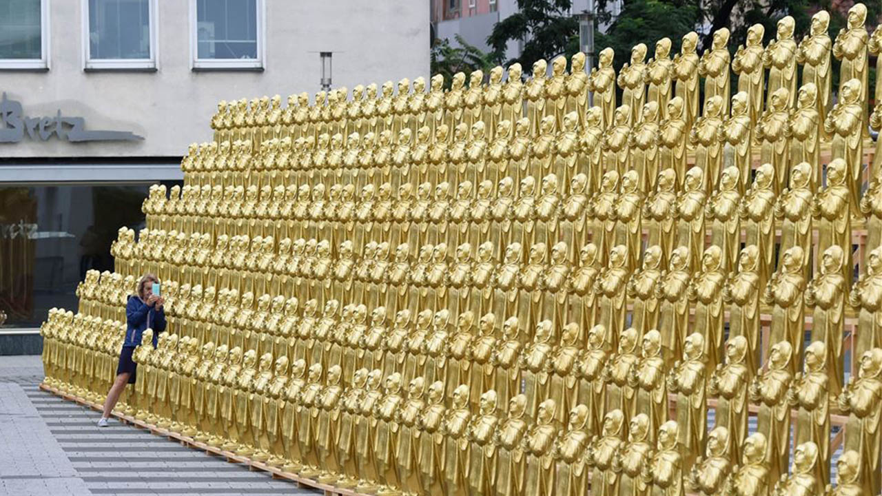 madonna_gouden_beeldjes_ottmar_hoerl.jpg